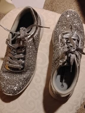 Glitter Lace-Up Flats in Silver